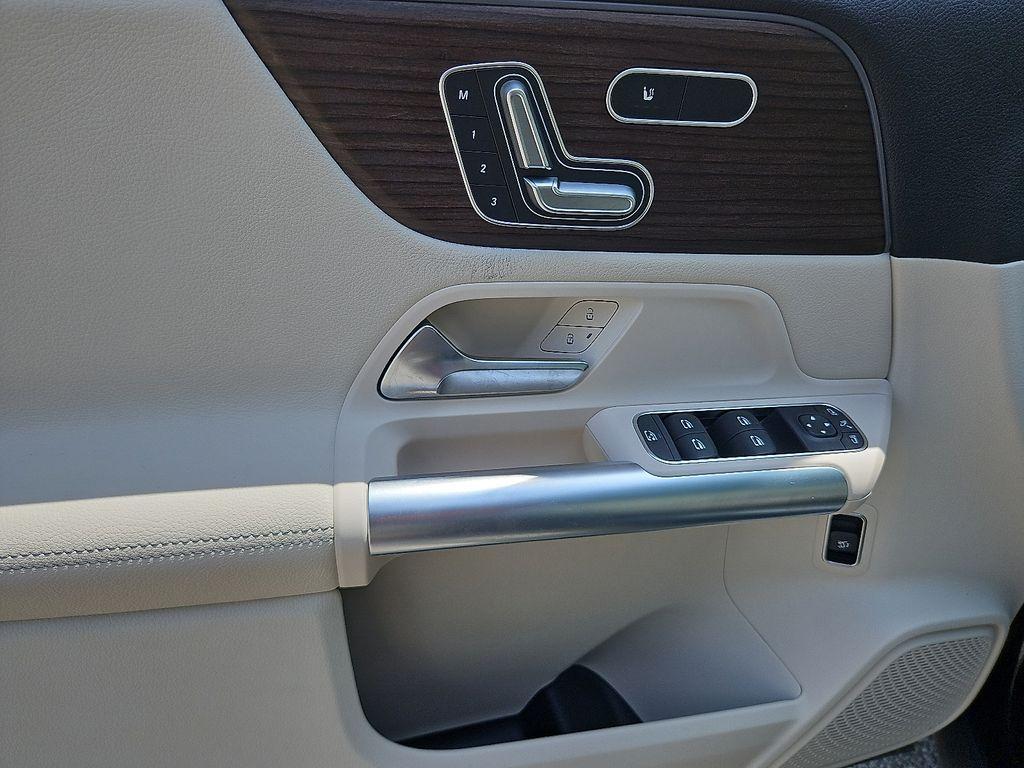 used 2025 Mercedes-Benz GLA 250 car, priced at $46,015