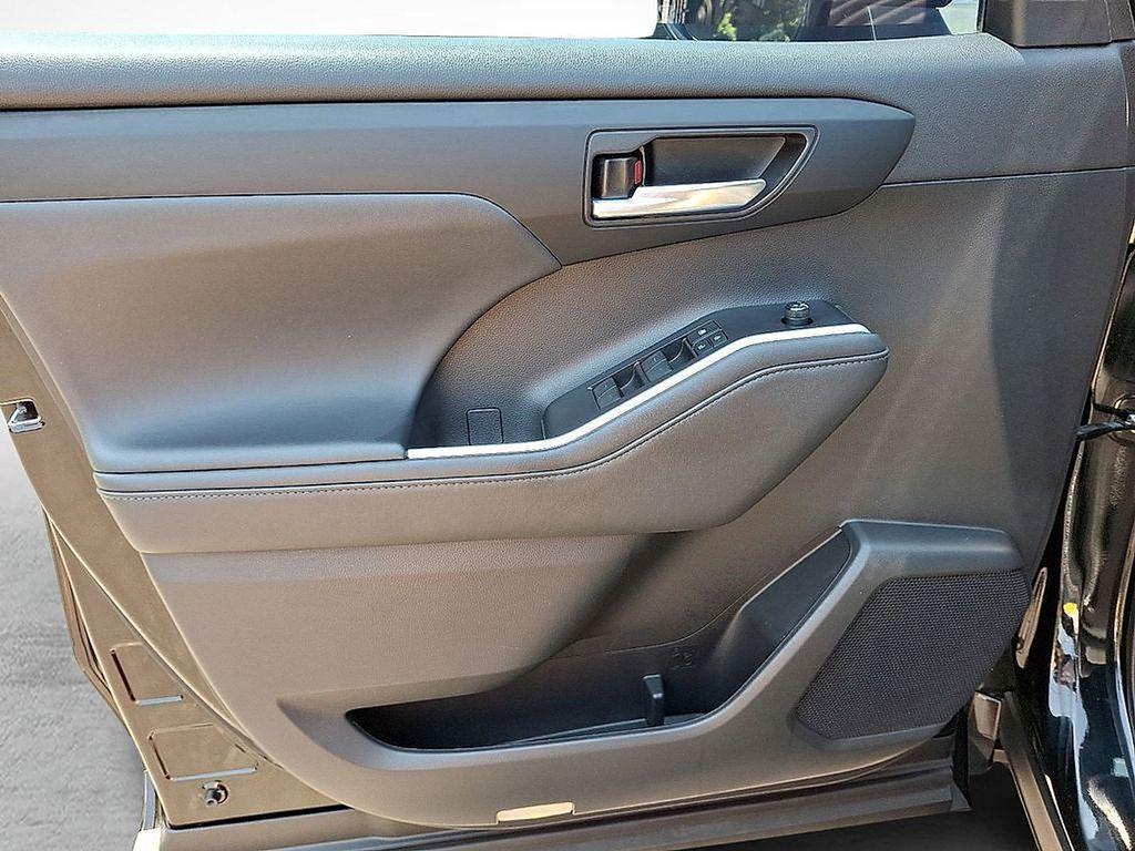 used 2022 Toyota Highlander car, priced at $37,435