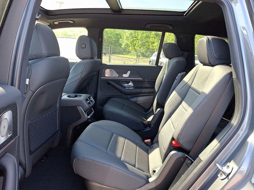 new 2025 Mercedes-Benz GLS 450 car, priced at $95,685