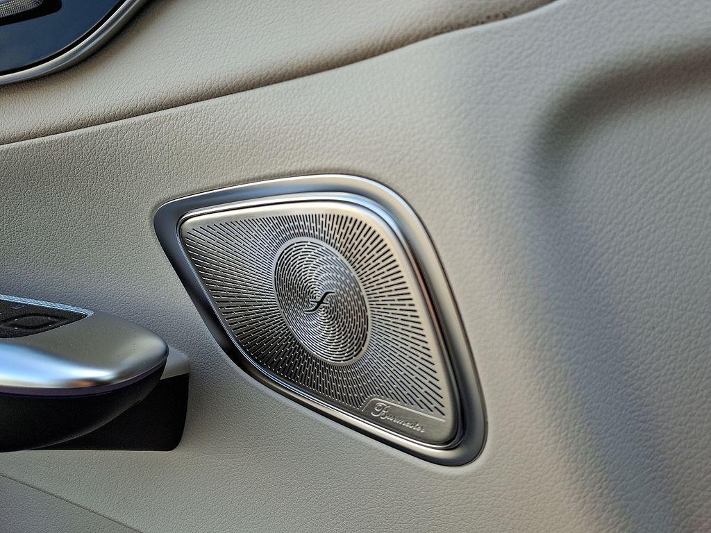 new 2025 Mercedes-Benz GLC 300 car, priced at $57,300