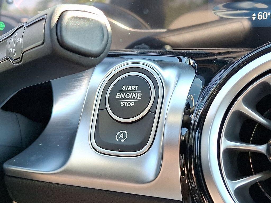 new 2025 Mercedes-Benz GLB 250 car, priced at $53,095