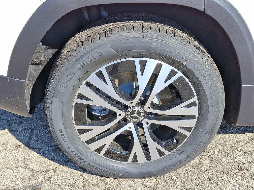 new 2025 Mercedes-Benz GLB 250 car, priced at $53,095