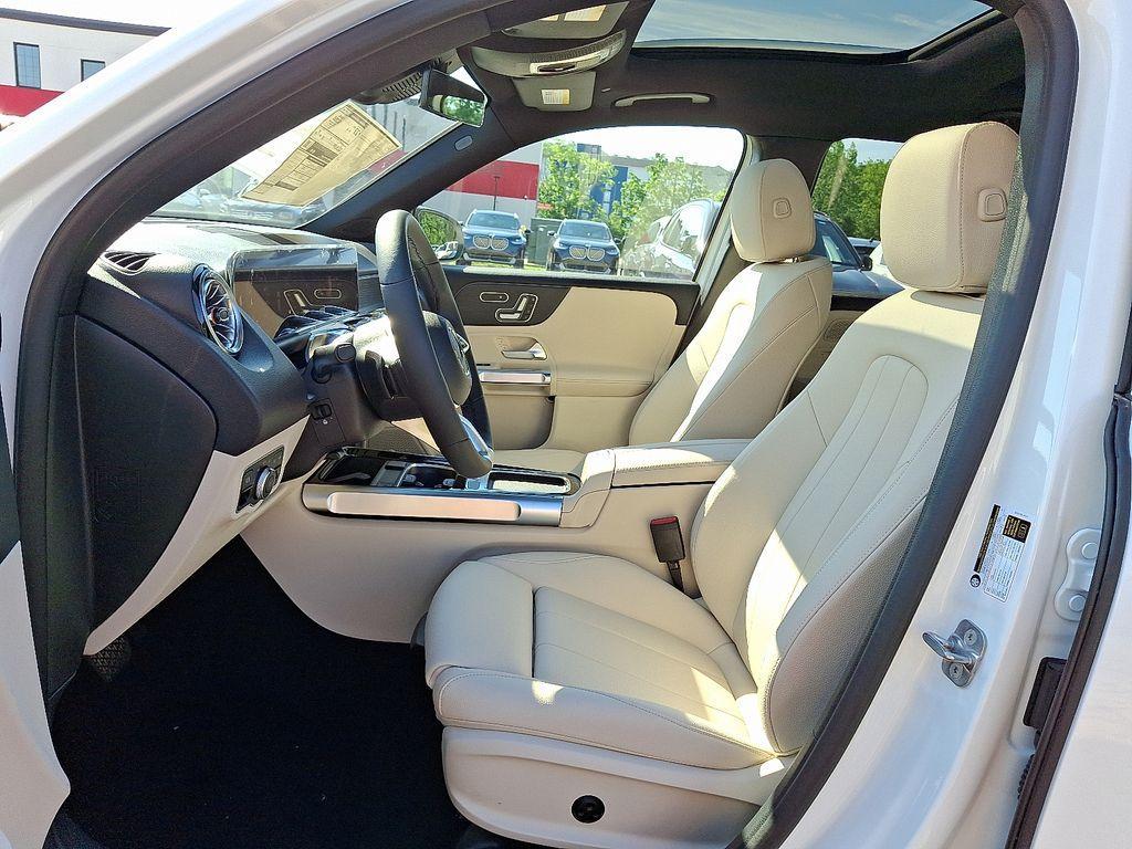new 2025 Mercedes-Benz GLB 250 car, priced at $53,095