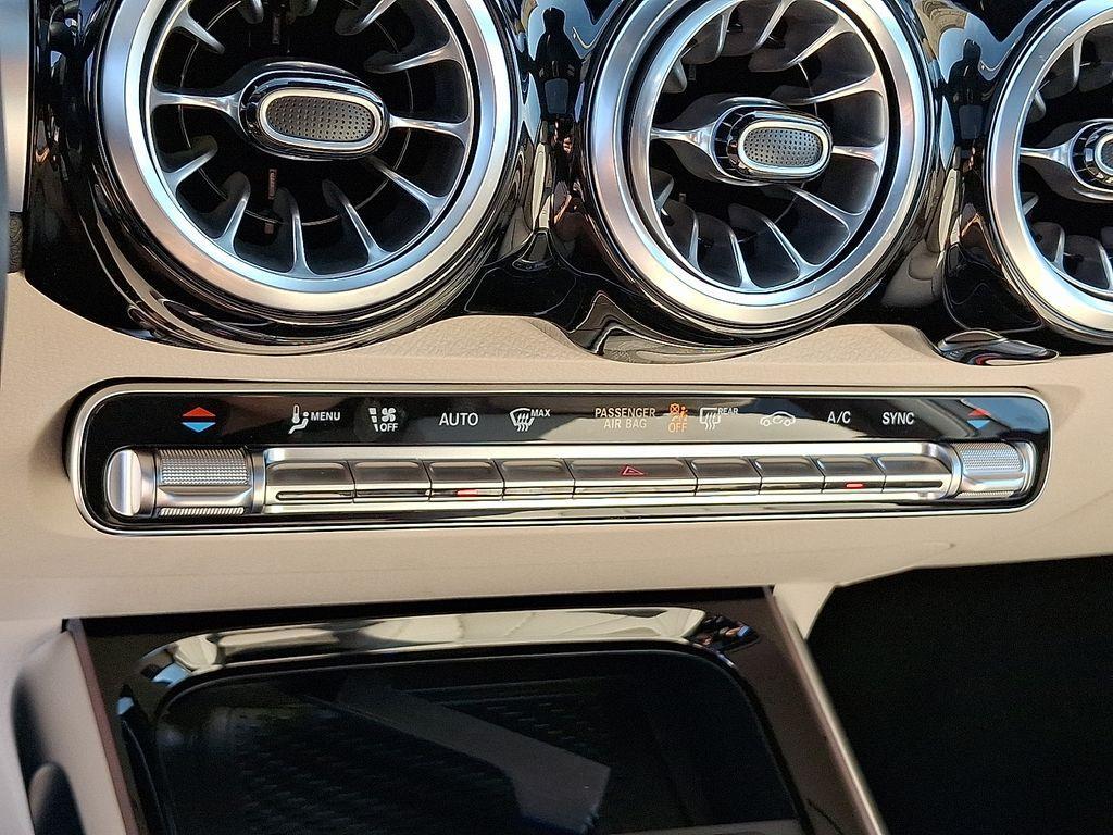 new 2025 Mercedes-Benz GLB 250 car, priced at $53,095