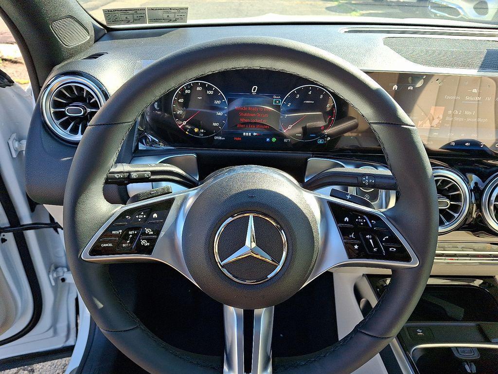 new 2025 Mercedes-Benz GLB 250 car, priced at $53,095