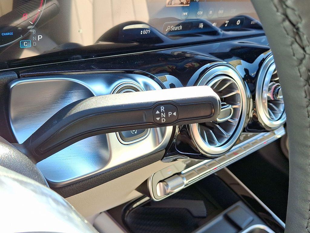 new 2025 Mercedes-Benz GLB 250 car, priced at $53,095