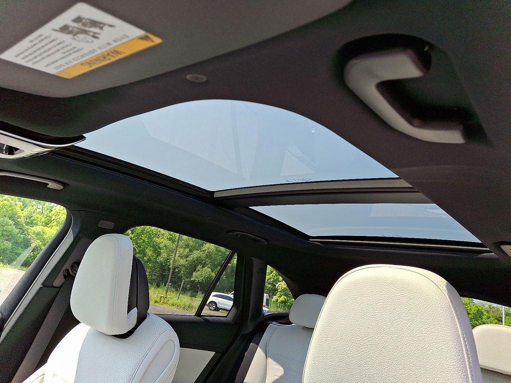 new 2025 Mercedes-Benz GLC 300 car, priced at $59,550