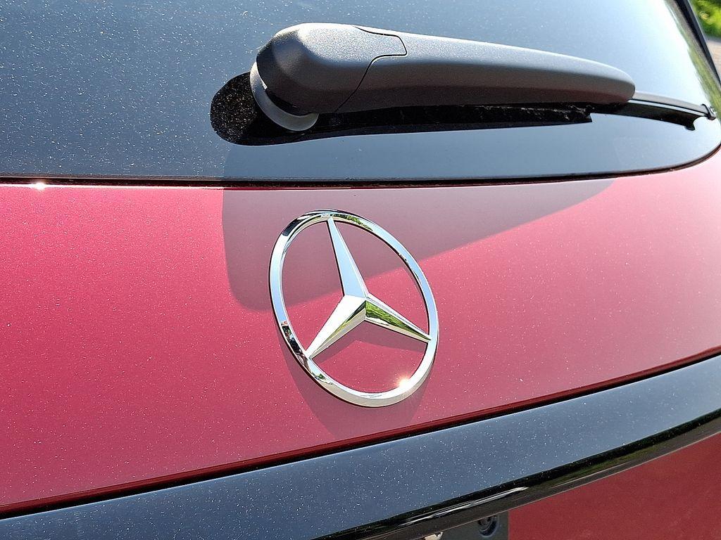 new 2025 Mercedes-Benz GLC 300 car, priced at $59,550