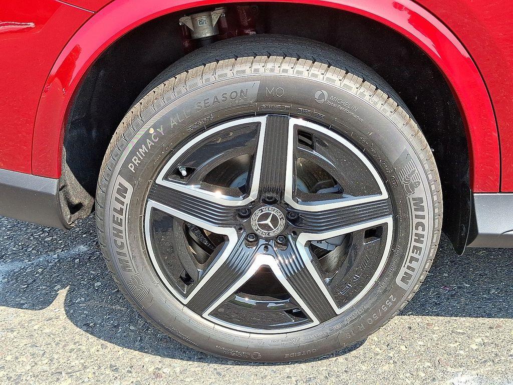 new 2025 Mercedes-Benz GLC 300 car, priced at $59,550