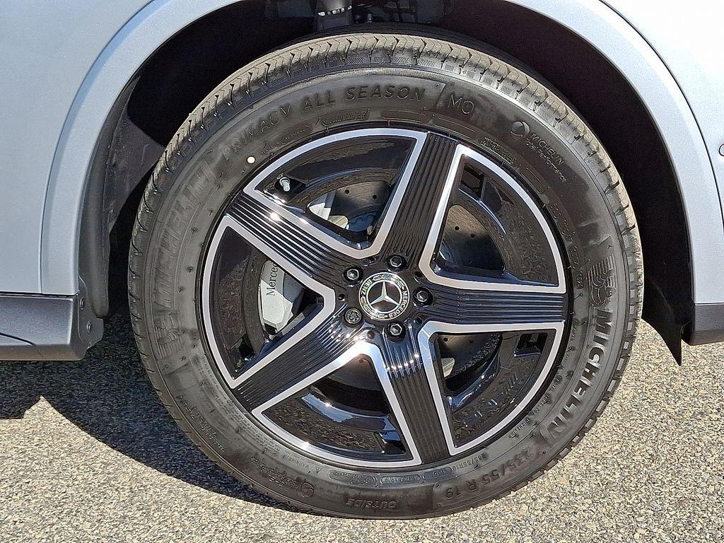 new 2025 Mercedes-Benz GLC 300 car, priced at $67,275