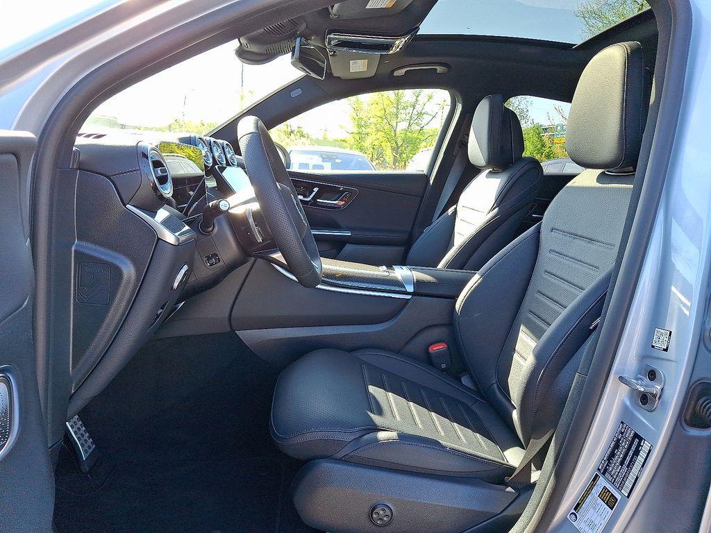 new 2025 Mercedes-Benz GLC 300 car, priced at $67,275