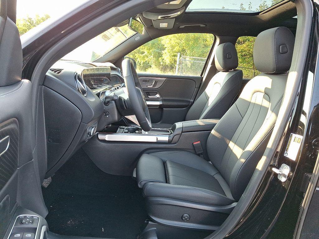 new 2025 Mercedes-Benz GLB 250 car, priced at $51,095