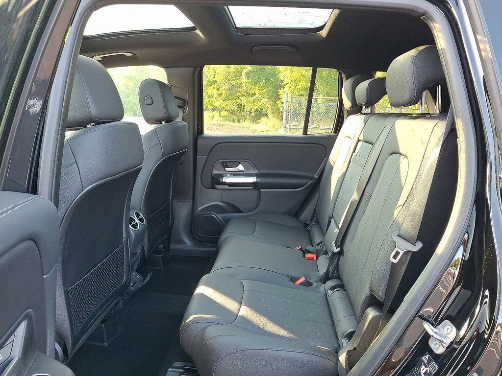 new 2025 Mercedes-Benz GLB 250 car, priced at $51,095