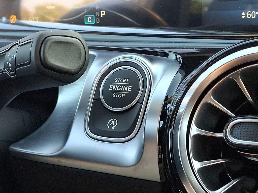 new 2025 Mercedes-Benz GLB 250 car, priced at $51,095