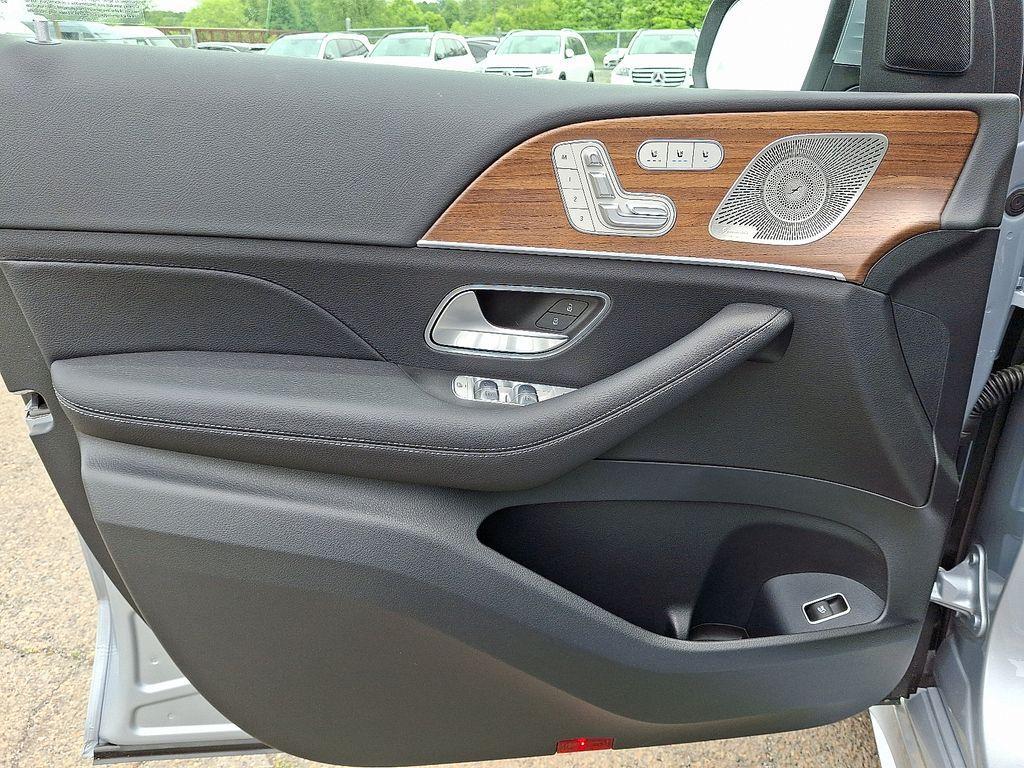 new 2025 Mercedes-Benz GLS 450 car, priced at $95,525