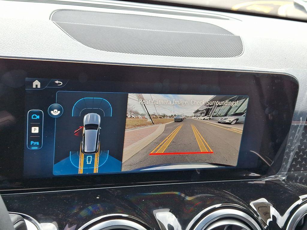 new 2025 Mercedes-Benz GLB 250 car, priced at $51,095