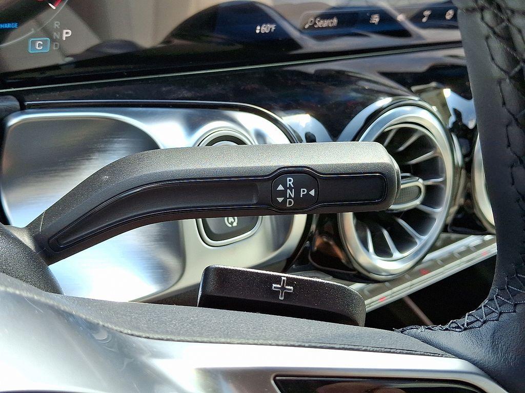 new 2025 Mercedes-Benz GLB 250 car, priced at $51,590