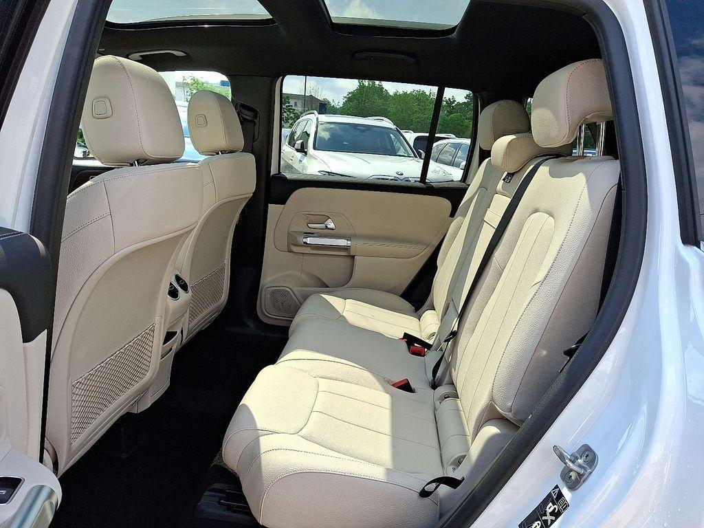 new 2025 Mercedes-Benz GLB 250 car, priced at $51,590