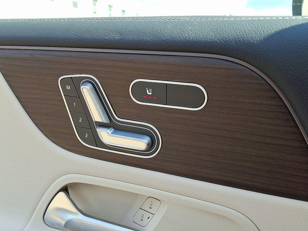 new 2025 Mercedes-Benz GLB 250 car, priced at $51,590