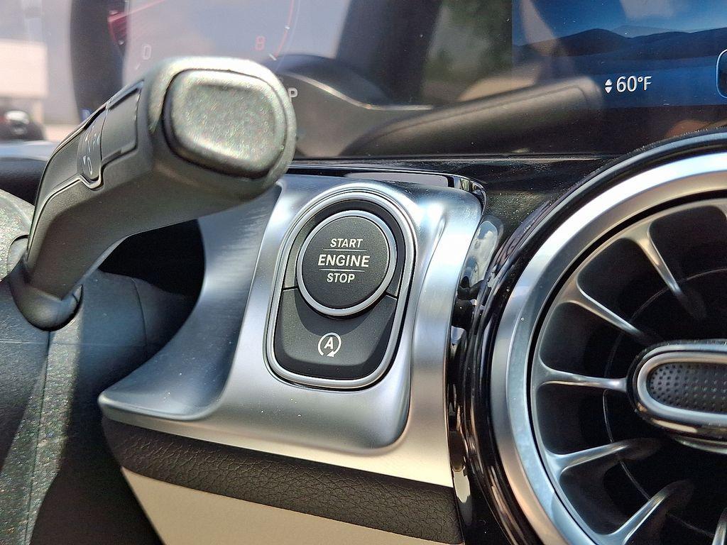new 2025 Mercedes-Benz GLB 250 car, priced at $51,590