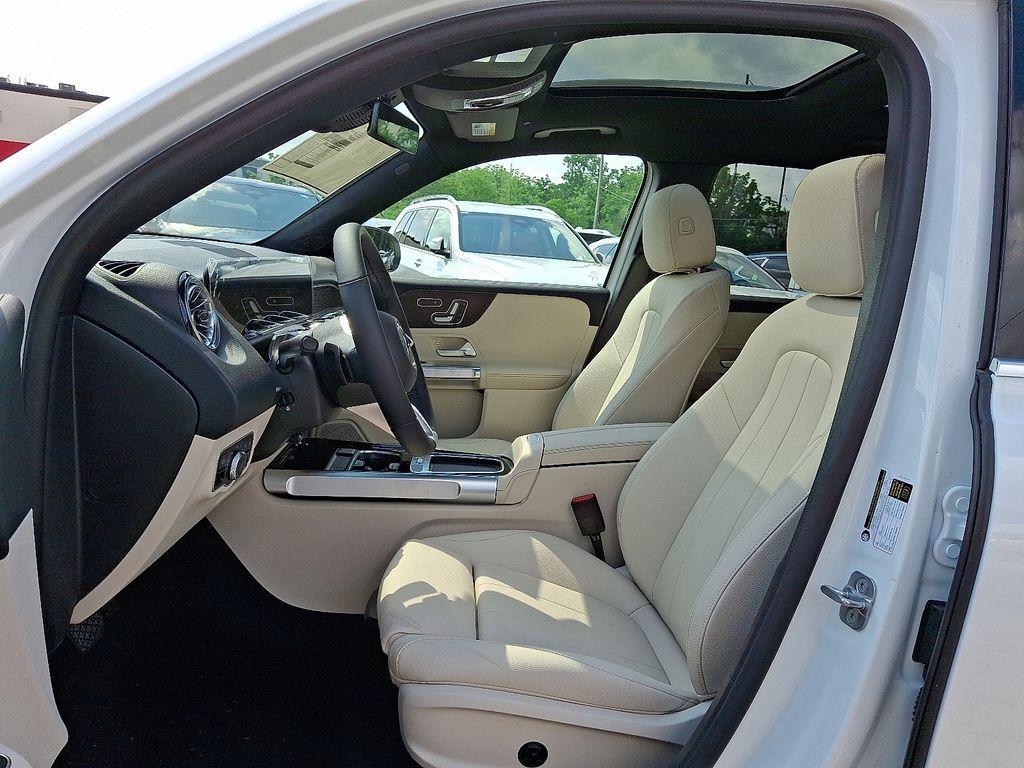 new 2025 Mercedes-Benz GLB 250 car, priced at $51,590