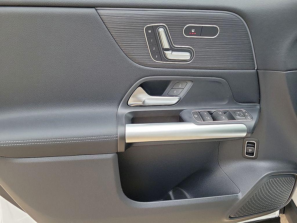 used 2025 Mercedes-Benz GLA 250 car, priced at $43,201