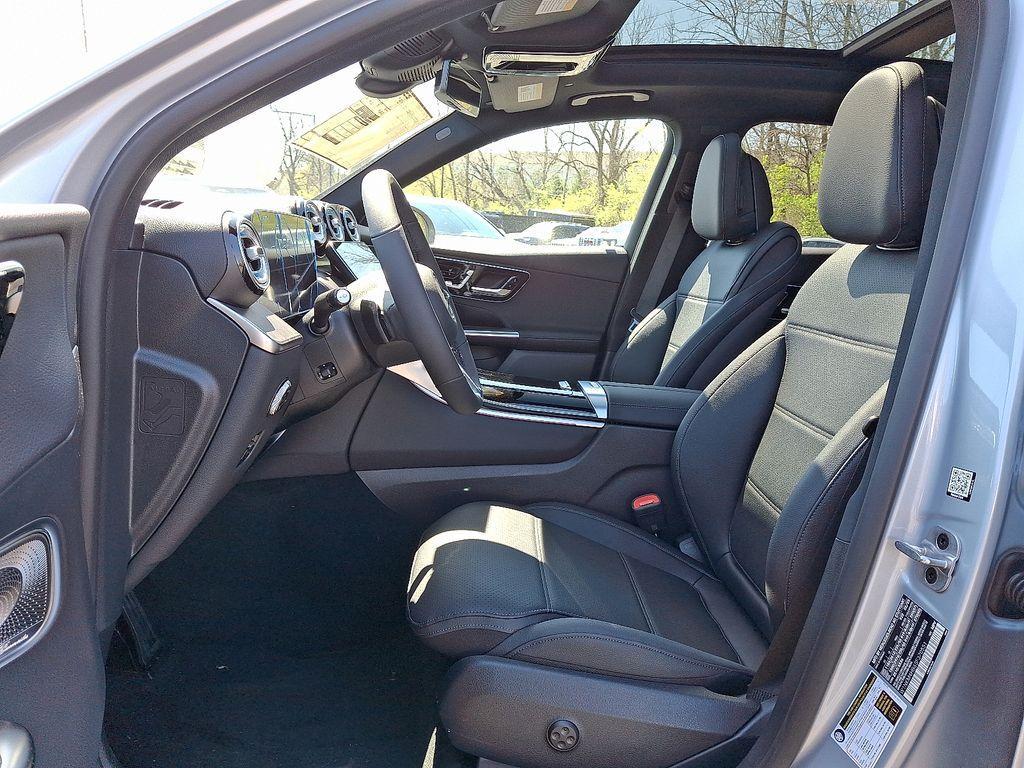 new 2025 Mercedes-Benz GLC 300 car, priced at $59,115