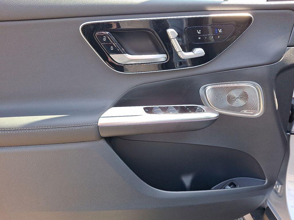 new 2025 Mercedes-Benz GLC 300 car, priced at $59,115