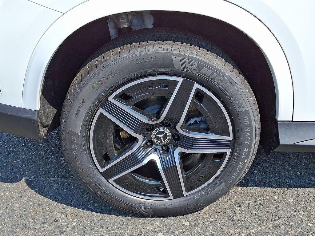 new 2025 Mercedes-Benz GLC 300 car, priced at $59,800