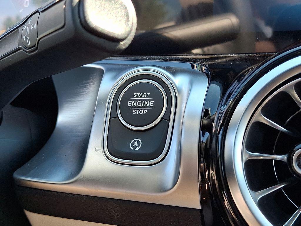 new 2025 Mercedes-Benz GLB 250 car, priced at $53,390