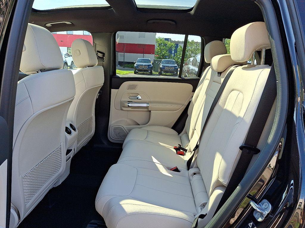 new 2025 Mercedes-Benz GLB 250 car, priced at $53,390