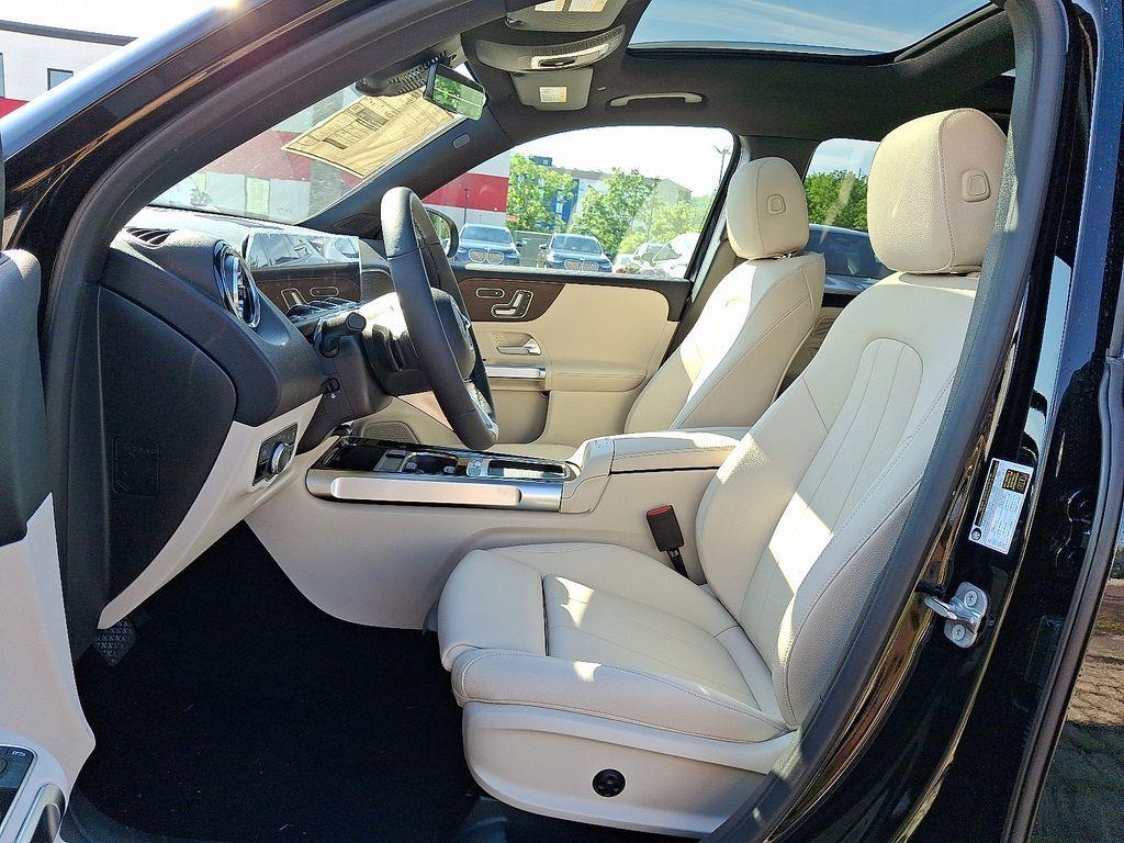 new 2025 Mercedes-Benz GLB 250 car, priced at $53,390