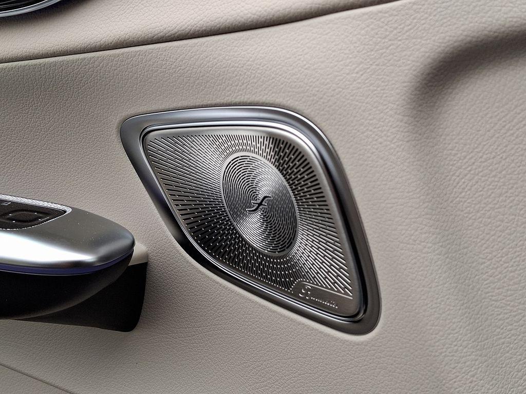 new 2025 Mercedes-Benz GLC 300 car, priced at $55,645