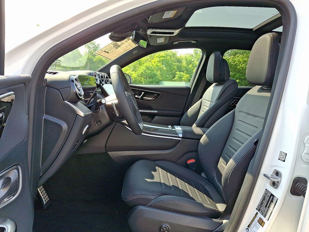new 2025 Mercedes-Benz GLC 300 car, priced at $60,620