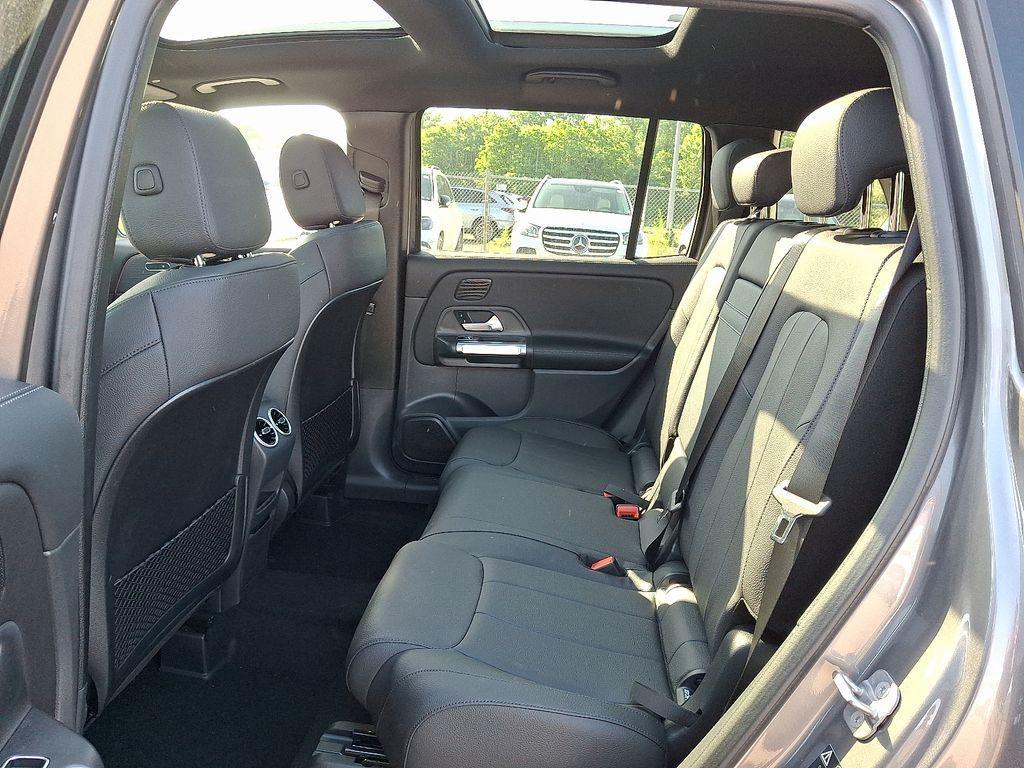 new 2025 Mercedes-Benz GLB 250 car, priced at $53,540