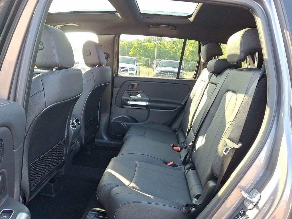 new 2025 Mercedes-Benz GLB 250 car, priced at $53,540
