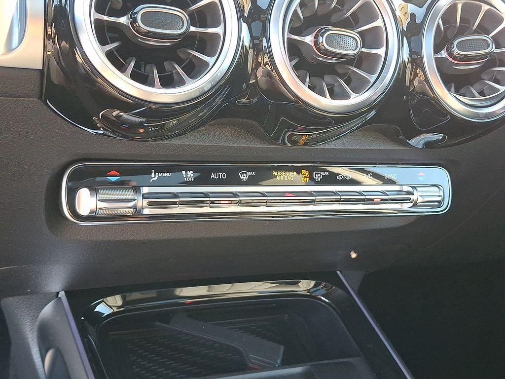 new 2025 Mercedes-Benz GLB 250 car, priced at $53,540