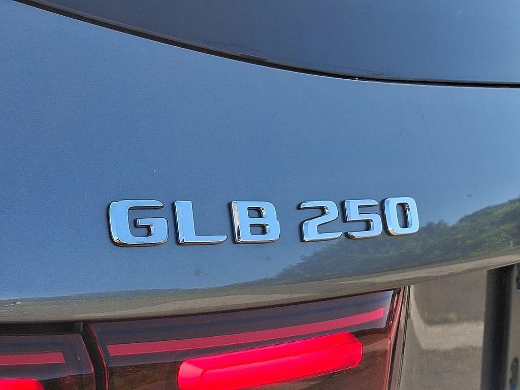 new 2025 Mercedes-Benz GLB 250 car, priced at $53,540