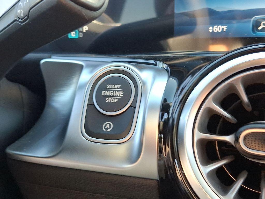 new 2025 Mercedes-Benz GLB 250 car, priced at $53,540