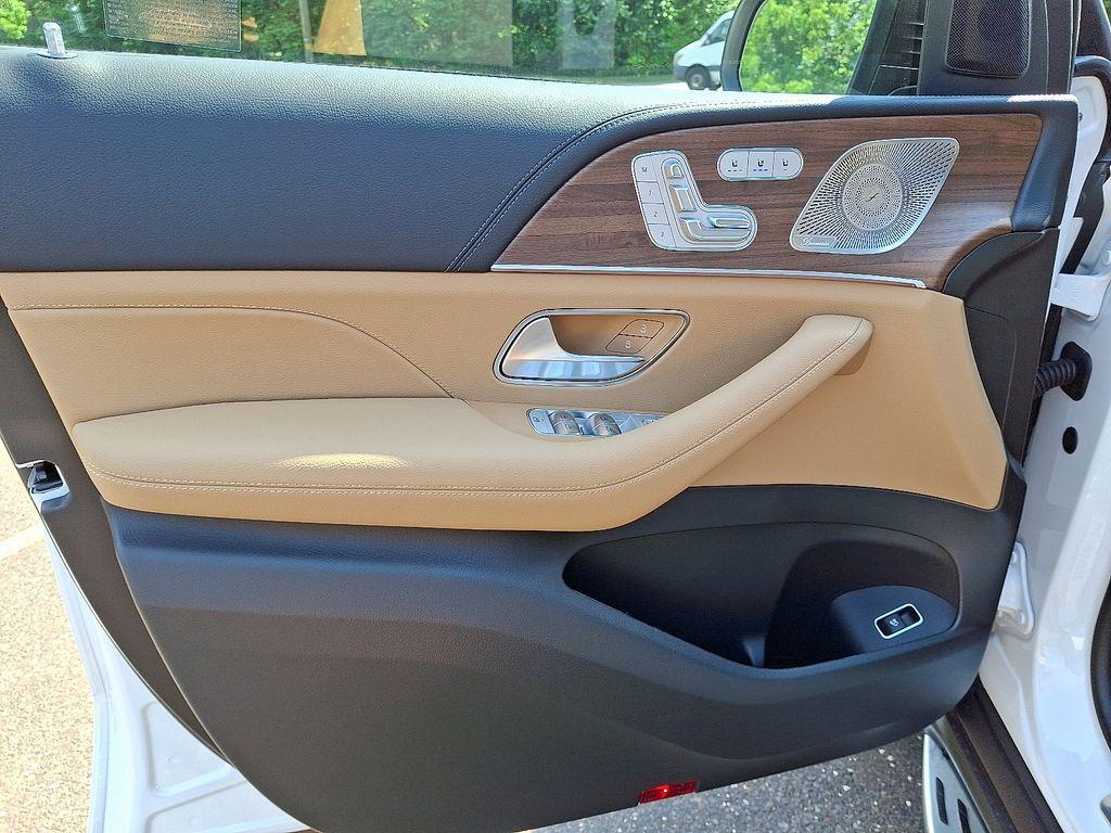 new 2025 Mercedes-Benz GLS 450 car, priced at $102,570