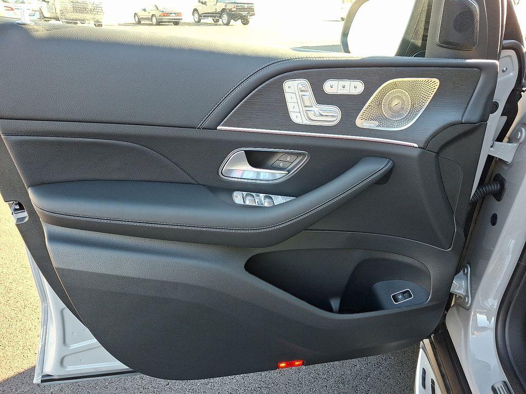 new 2026 Mercedes-Benz GLS 580 car, priced at $128,270