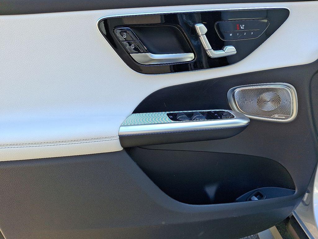 new 2025 Mercedes-Benz GLC 300 car, priced at $60,920