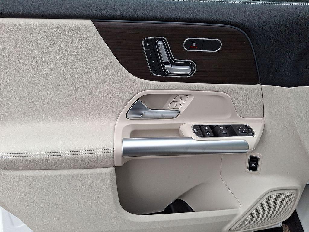 used 2025 Mercedes-Benz GLA 250 car, priced at $43,706