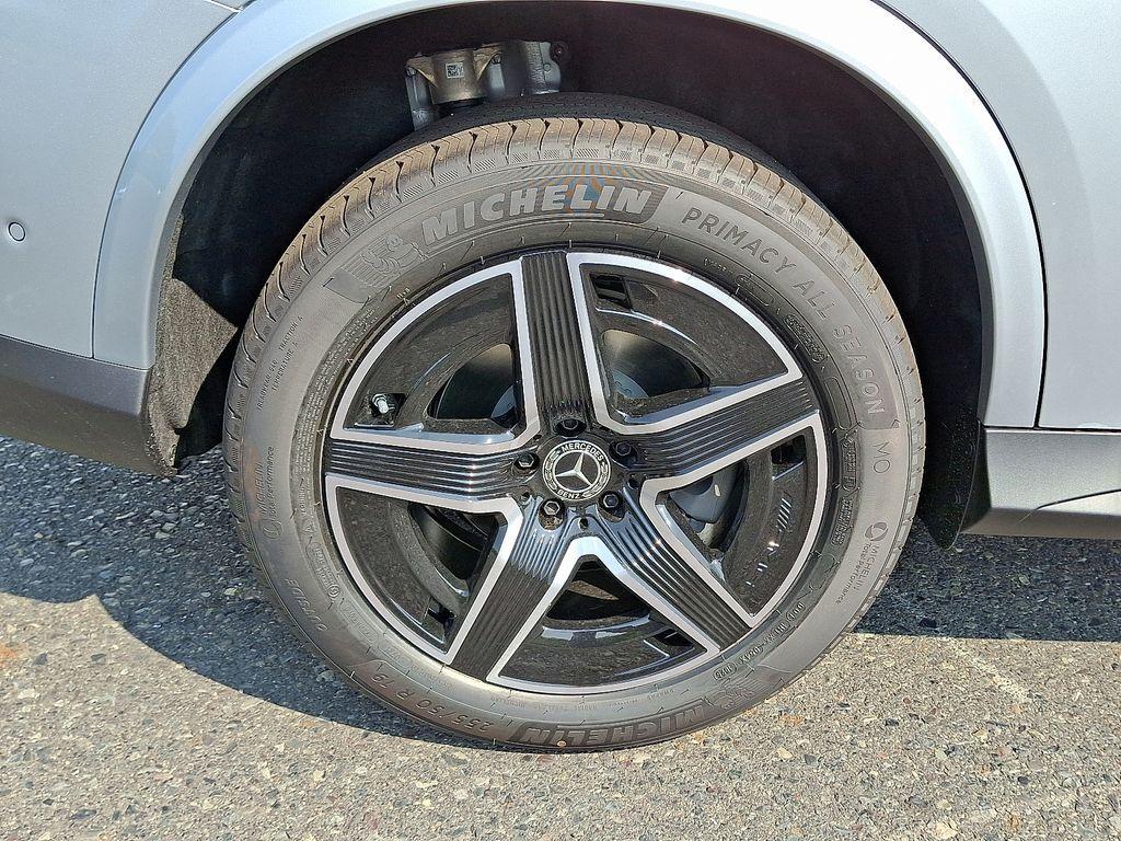 new 2025 Mercedes-Benz GLC 300 car, priced at $66,260