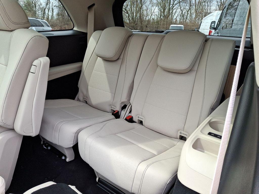 new 2025 Mercedes-Benz GLS 450 car, priced at $90,980