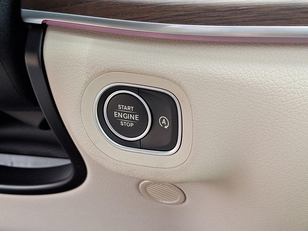 new 2025 Mercedes-Benz GLS 450 car, priced at $90,980