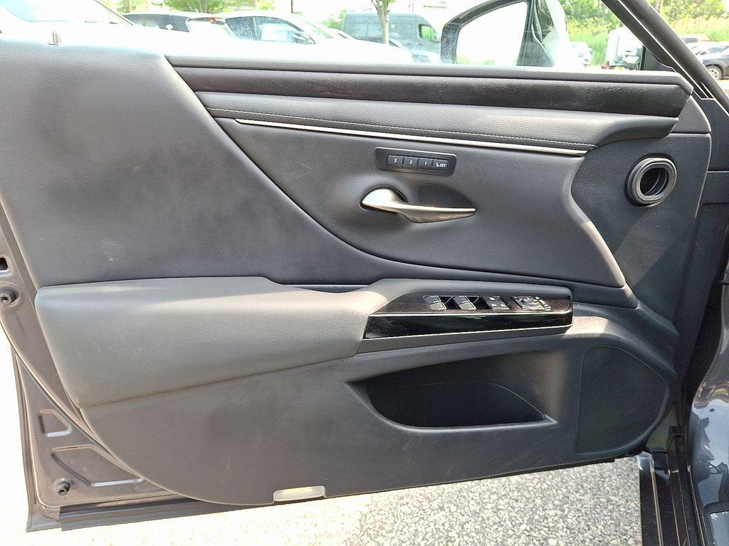 used 2022 Lexus ES 350 car, priced at $34,999
