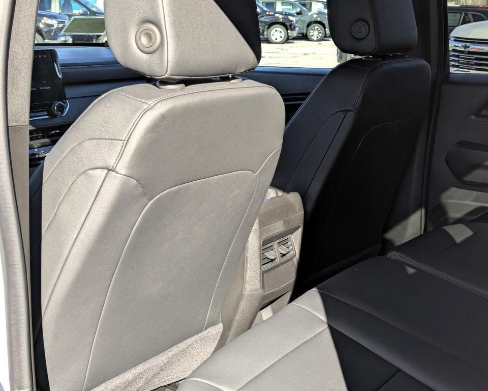 new 2025 Chevrolet Colorado car, priced at $32,690