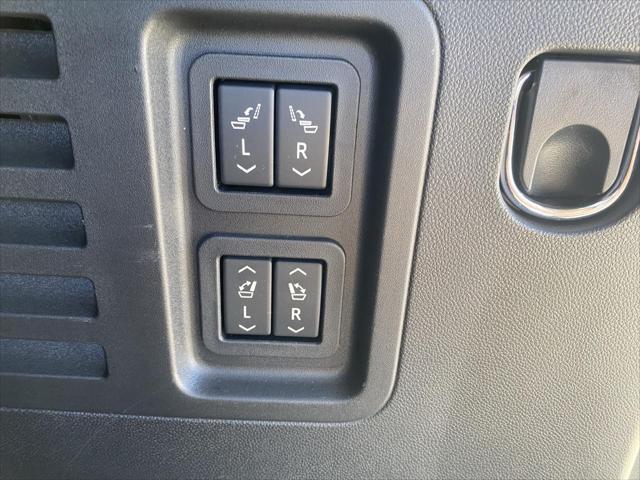 used 2024 Chevrolet Traverse car, priced at $55,999