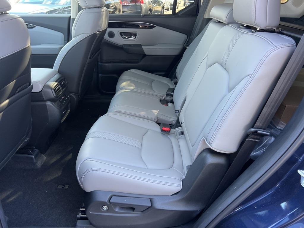 new 2025 Honda Pilot car, priced at $51,825
